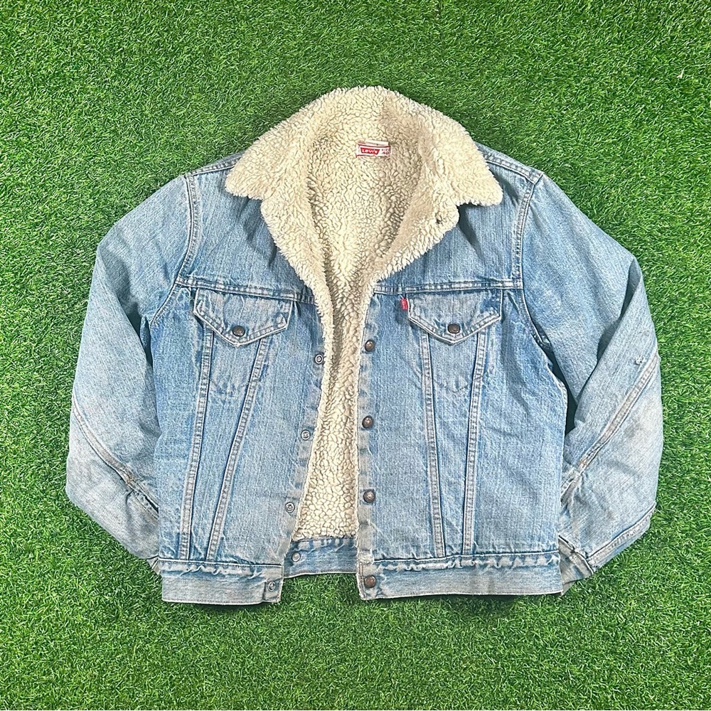 Vintage 80’s Levi’s light wash denim jacket